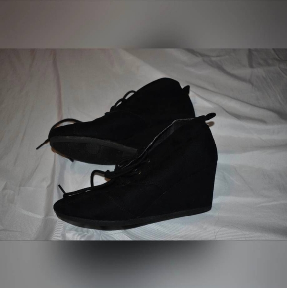 Heels - Picture 1 of 2